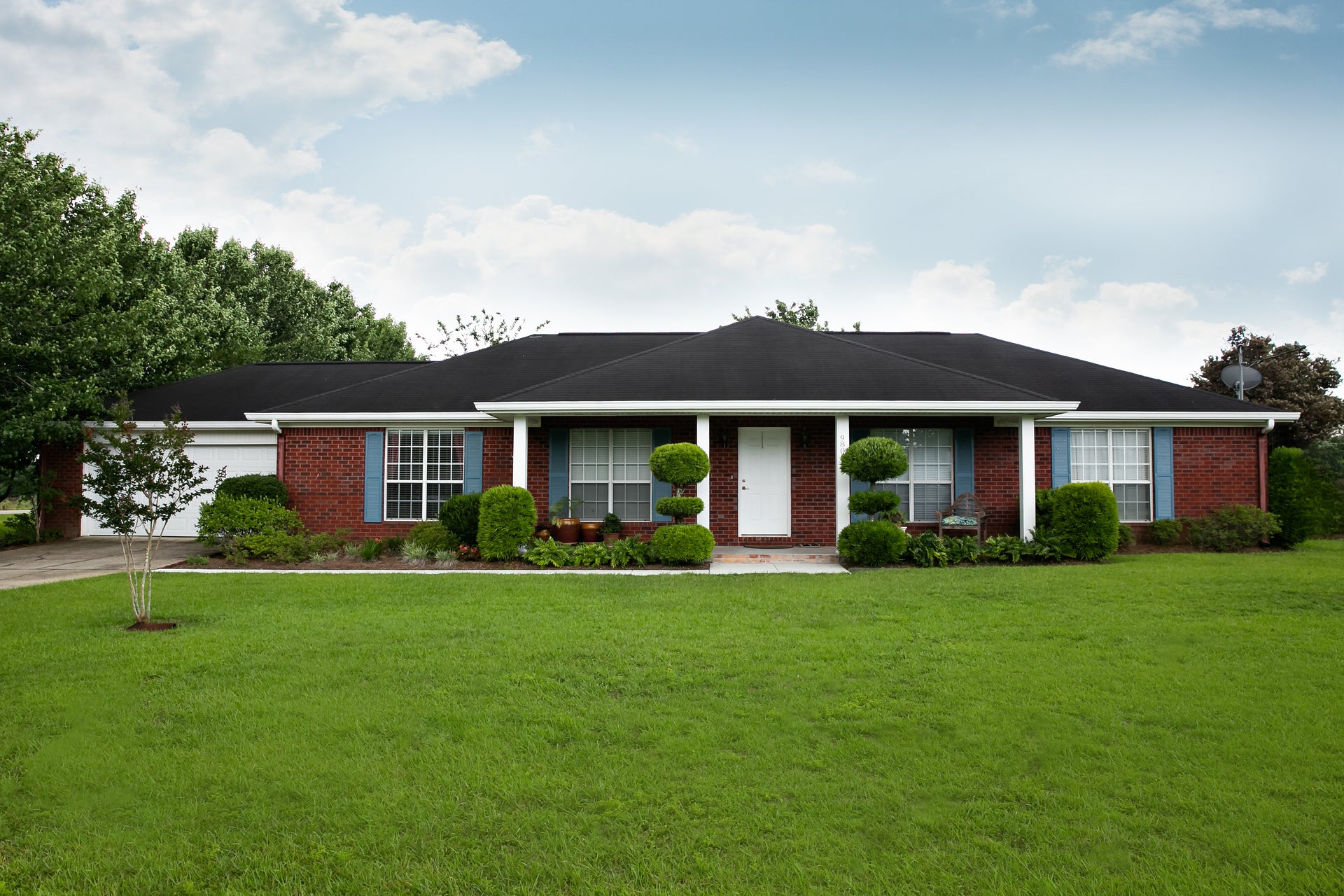 1980s brick ranch house in the suburbs